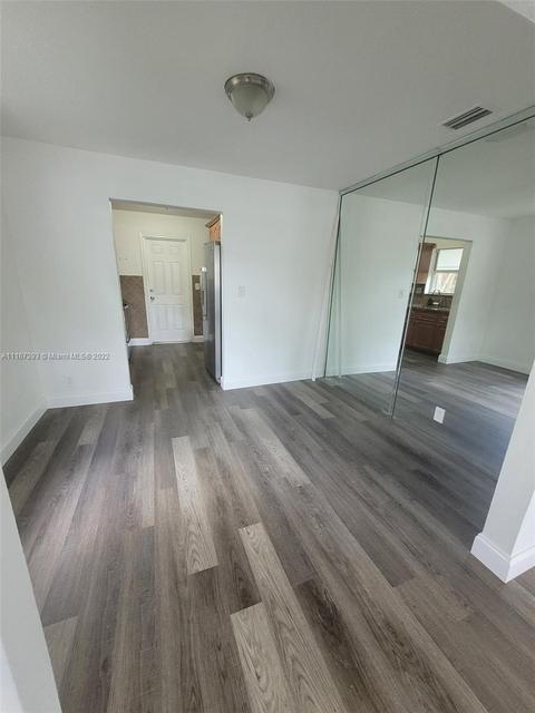 521 E 38th St, Hialeah, FL 33013 photo 5
