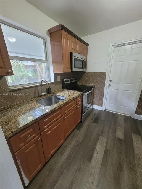 521 E 38th St, Hialeah, FL 33013 photo 3