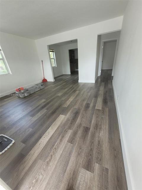 521 E 38th St, Hialeah, FL 33013 photo 2