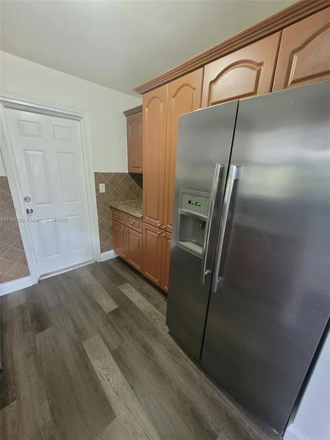 521 E 38th St, Hialeah, FL 33013 photo 4