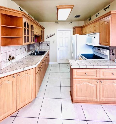 441 E 15th St, Hialeah, FL 33010 photo 10