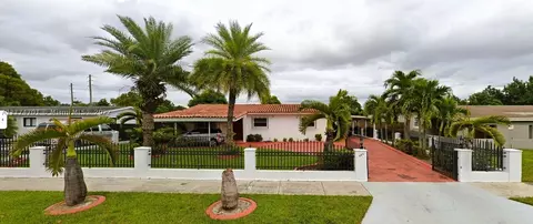 685 W 70th Pl, Hialeah, FL 33014 photo 1