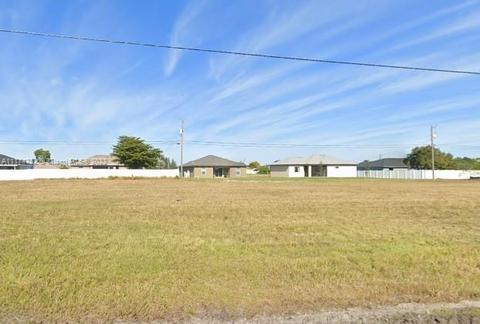 207 Diplomat Pkwy E, Cape Coral, FL 33909