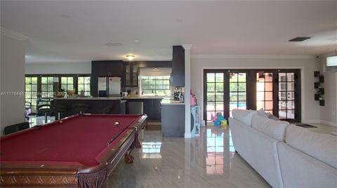 6895 Pinehurst Dr, Hialeah, FL 33015 photo 7