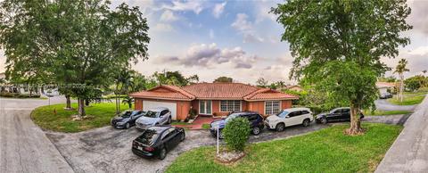 6895 Pinehurst Dr, Hialeah, FL 33015 photo 2
