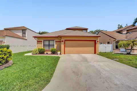 107 Azalea Cir, Boynton Beach, FL 33436 photo 1