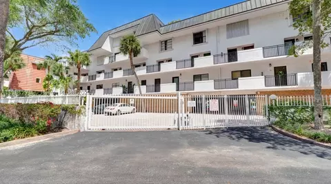 6901 Edgewater Dr #311, Coral Gables, FL 33133 photo 1