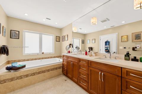 19601 E Oakmont Dr, Hialeah, FL 33015 photo 15