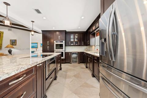 19601 E Oakmont Dr, Hialeah, FL 33015 photo 11