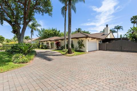 19601 E Oakmont Dr, Hialeah, FL 33015 photo 2