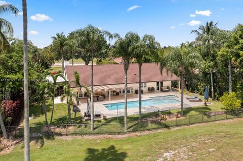 19601 E Oakmont Dr, Hialeah, FL 33015 photo 34