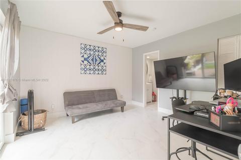 19117 E Lake Dr, Hialeah, FL 33015 photo 16