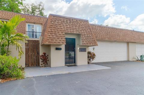 19117 E Lake Dr, Hialeah, FL 33015 photo 4
