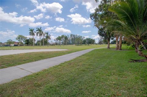 19117 E Lake Dr, Hialeah, FL 33015 photo 29