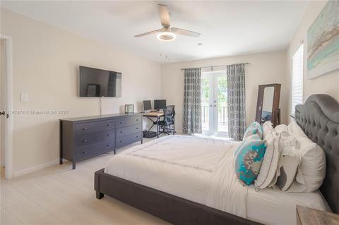 19117 E Lake Dr, Hialeah, FL 33015 photo 22