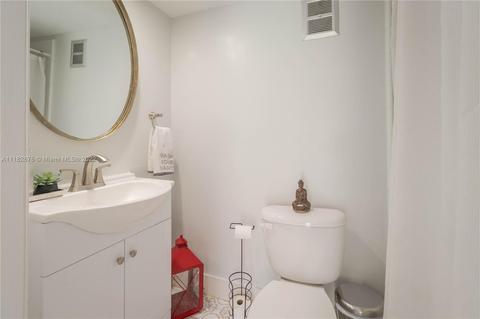 19117 E Lake Dr, Hialeah, FL 33015 photo 18