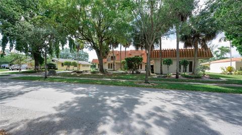 7240 S Prestwick Pl, Miami Lakes, FL 33014 photo 6