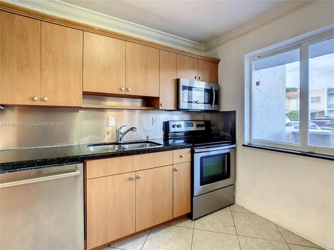809 W 79th Pl, Hialeah, FL 33014 photo 3