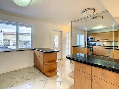 809 W 79th Pl, Hialeah, FL 33014 photo 2