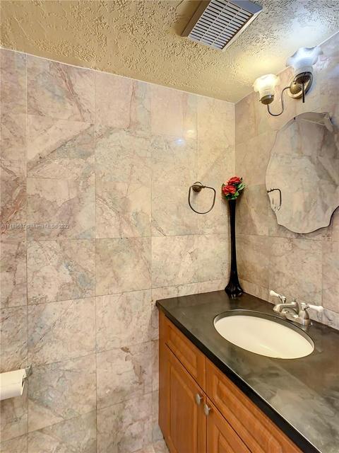 809 W 79th Pl, Hialeah, FL 33014 photo 5
