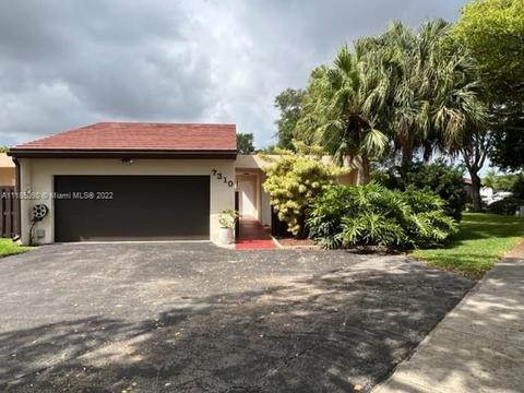 7310 Coldstream Dr, Hialeah, FL 33015 photo 2