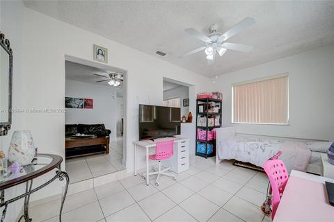 442 E 18th St, Hialeah, FL 33013 photo 2