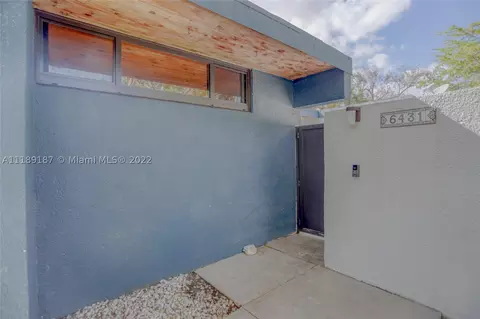 6431 Lemon Tree Ln, Miami Lakes, FL 33014 photo 1