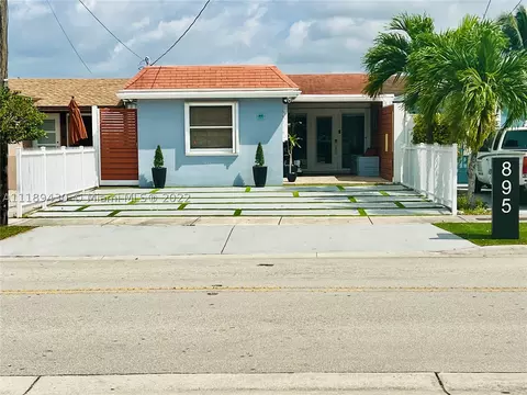 895 W 77th St, Hialeah, FL 33014 photo 1