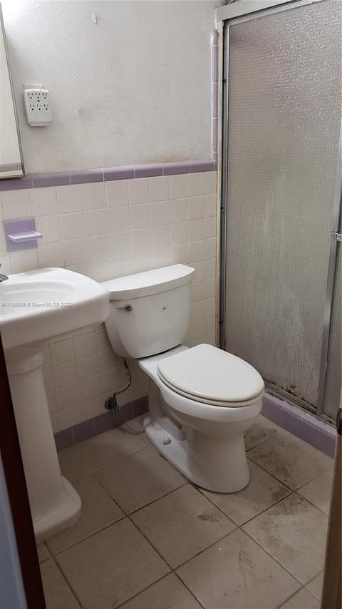471 E 40th St, Hialeah, FL 33013 photo 4