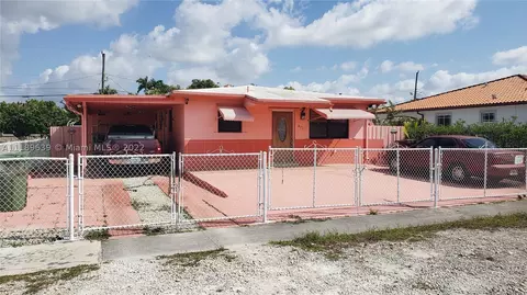 471 E 40th St, Hialeah, FL 33013 photo 1