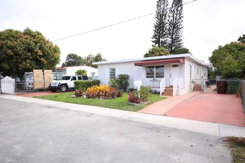318 E 45th St, Hialeah, FL 33013 photo 2