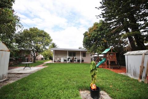 318 E 45th St, Hialeah, FL 33013 photo 4