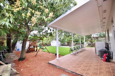 318 E 45th St, Hialeah, FL 33013 photo 6