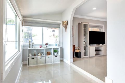351 E 7th Ave, Hialeah, FL 33010 photo 4