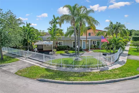 660 E 10th Pl, Hialeah, FL 33010 photo 1