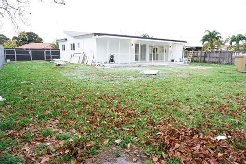 357 W 46th St, Hialeah, FL 33012 photo 3