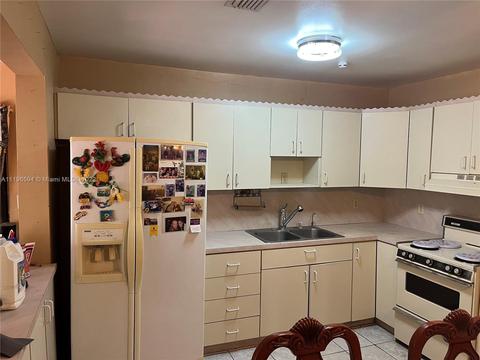 671 E 8th St, Hialeah, FL 33010 photo 14
