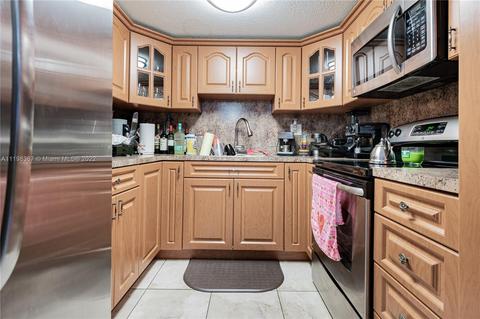 775 W 80th St, Hialeah, FL 33014 photo 6