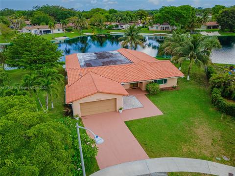 7357 Sabal Dr, Miami Lakes, FL 33014 photo 7