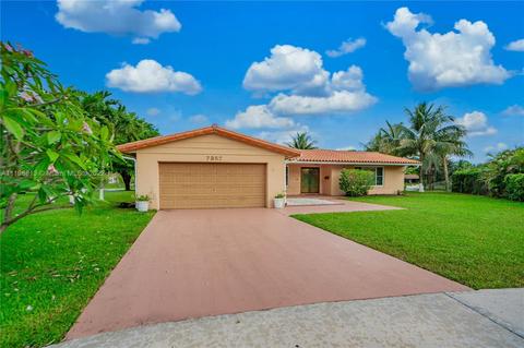 7357 Sabal Dr, Miami Lakes, FL 33014 photo 5