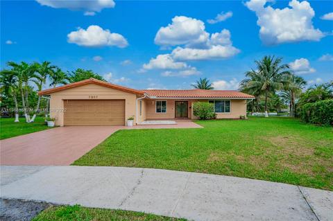 7357 Sabal Dr, Miami Lakes, FL 33014 photo 6
