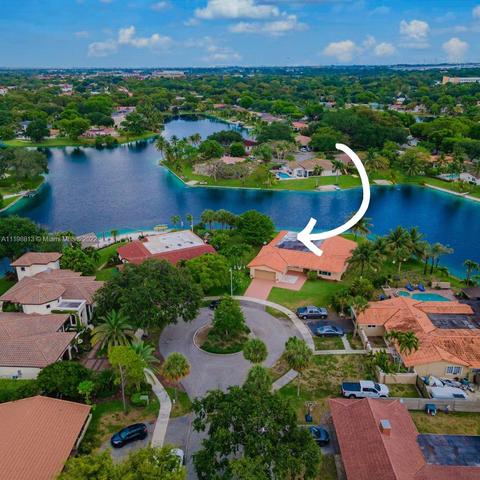 7357 Sabal Dr, Miami Lakes, FL 33014 photo 2