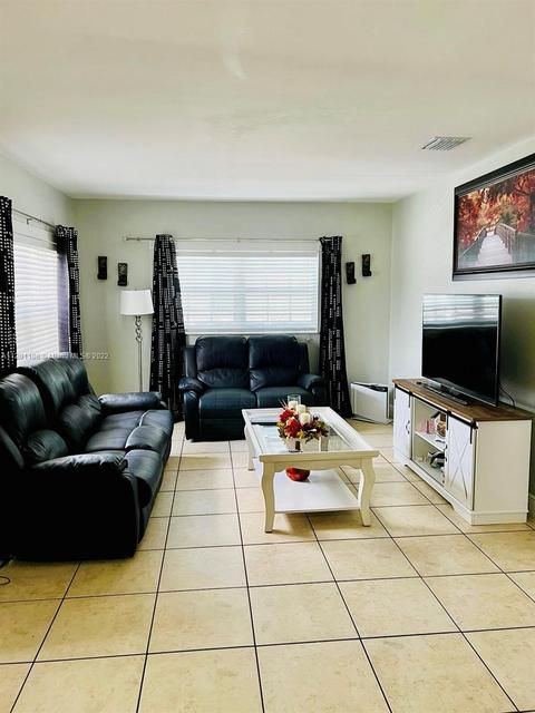 458 SE 3rd St, Hialeah, FL 33010 photo 5