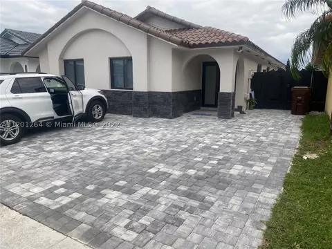 2884 W 73rd Ter, Hialeah, FL 33018 photo 1