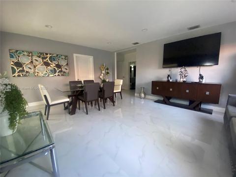 677 SE 9th Pl, Hialeah, FL 33010 photo 12