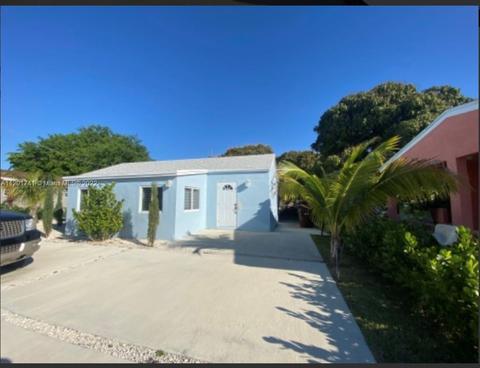 677 SE 9th Pl, Hialeah, FL 33010 photo 4