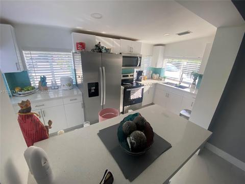 677 SE 9th Pl, Hialeah, FL 33010 photo 20