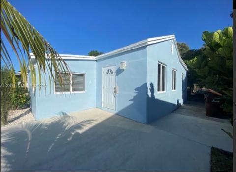 677 SE 9th Pl, Hialeah, FL 33010 photo 2