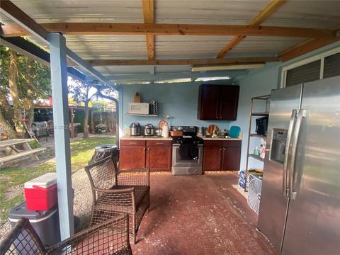 677 SE 9th Pl, Hialeah, FL 33010 photo 32