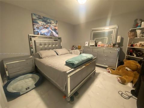 677 SE 9th Pl, Hialeah, FL 33010 photo 27